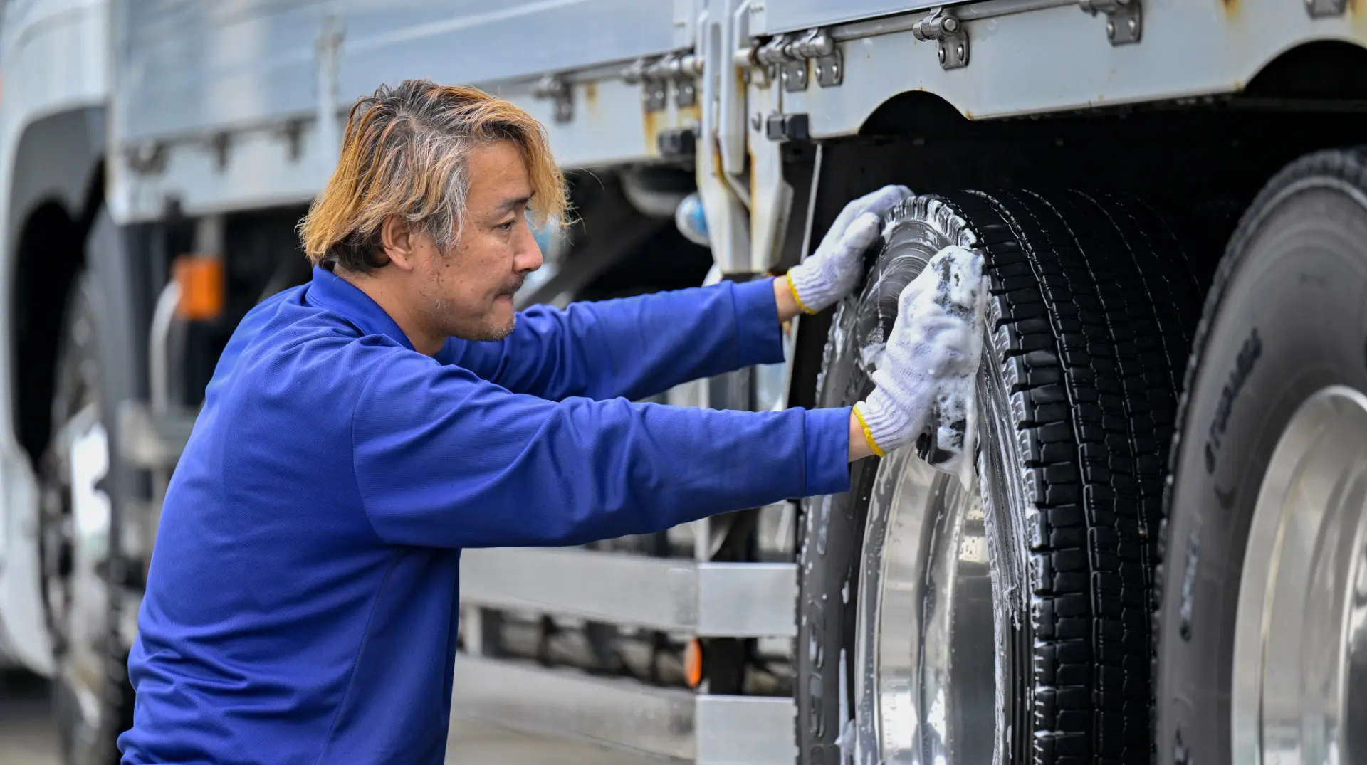 安全への取り組み 車を磨く=心を磨く車両日常点検・整備|山形トランジット株式会社